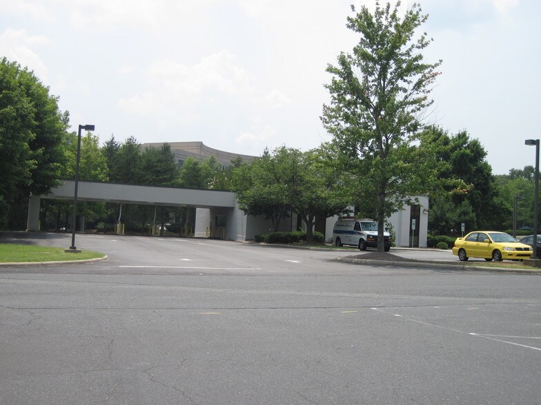 More Photos Of 4121 South Stream Blvd, Charlotte Freestanding For Lease