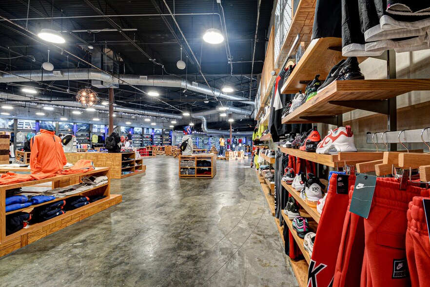 More Photos Of 20121 Highway 59 N, Humble Freestanding For Sale