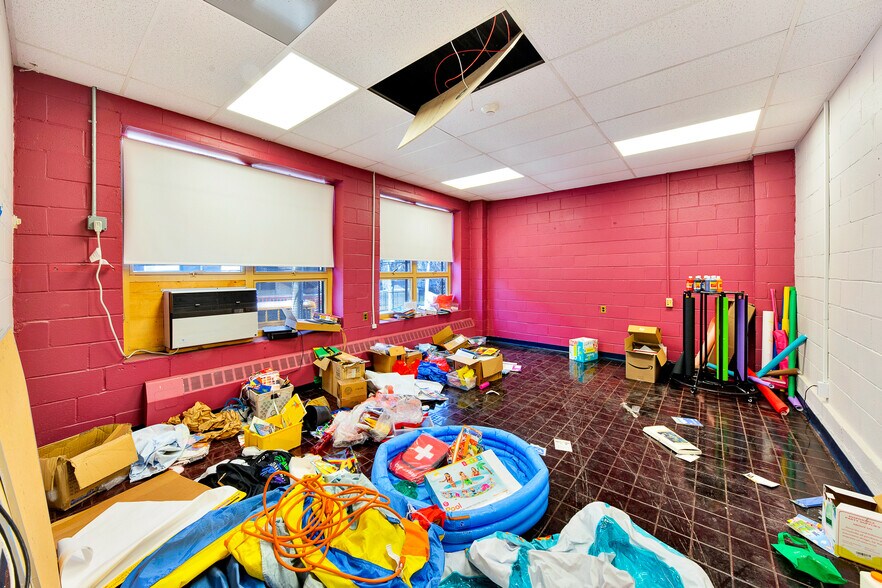 More Photos Of 5566 Kings Hwy, Brooklyn Schools For Lease