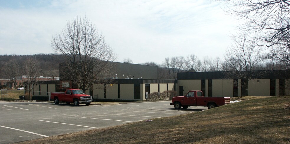 More Photos Of 60 Shelter Rock Rd, Danbury Warehouse For Lease