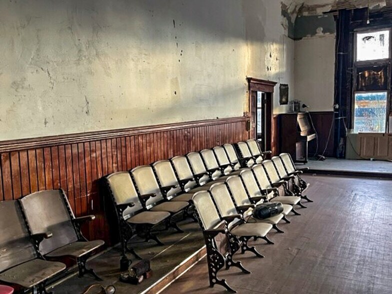 More Photos Of 301 E 25th St, Tacoma General Retail For Sale