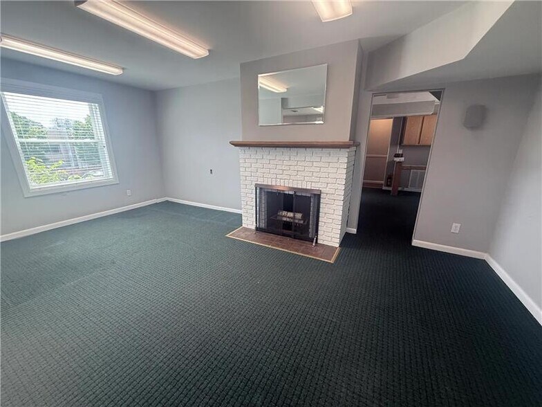More Photos Of 1598 Union St, Schenectady Office For Lease