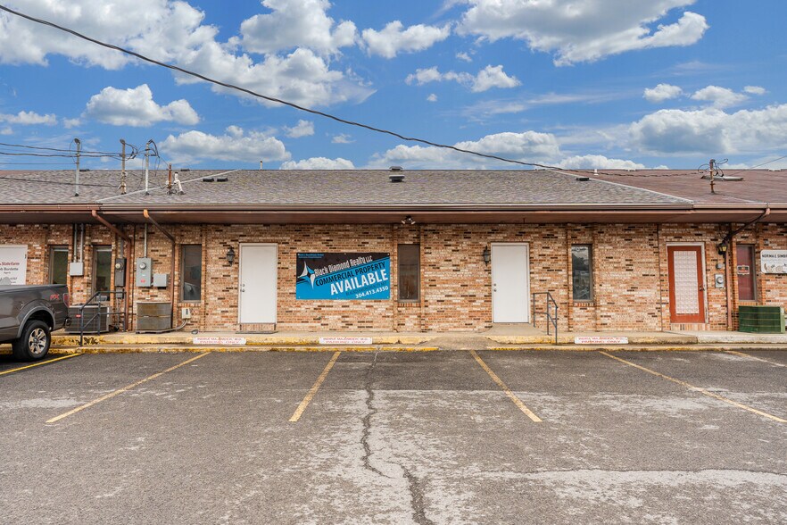Primary Photo Of 1189 Pineview Dr, Morgantown Medical For Lease
