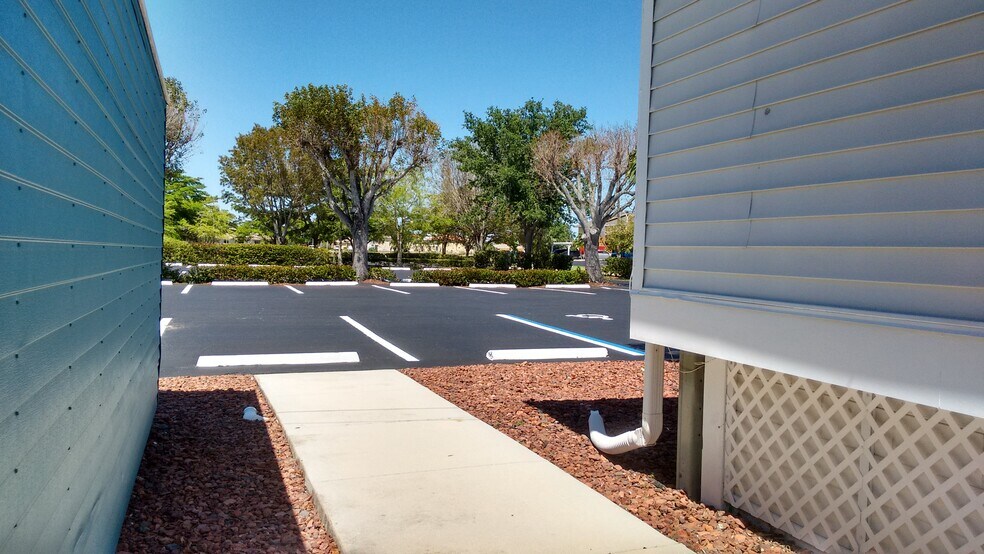 More Photos Of 506 SW 47th Ter, Cape Coral Medical For Sale