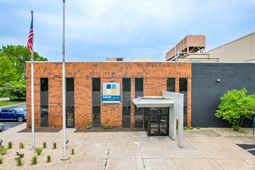 More Photos Of 1185 Willow Lake Blvd, Vadnais Heights Warehouse For Lease
