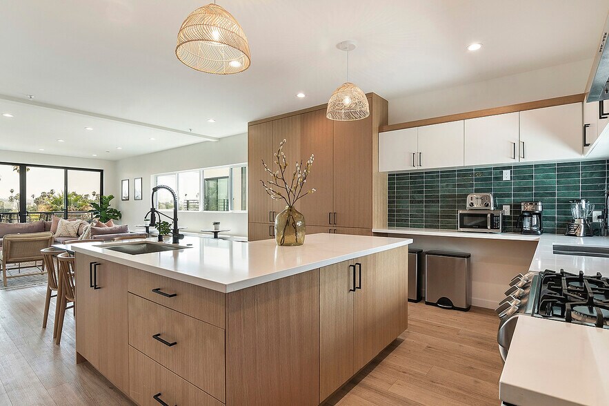 Primary Photo Of 811 N Harvard Blvd, Los Angeles Multifamily For Sale