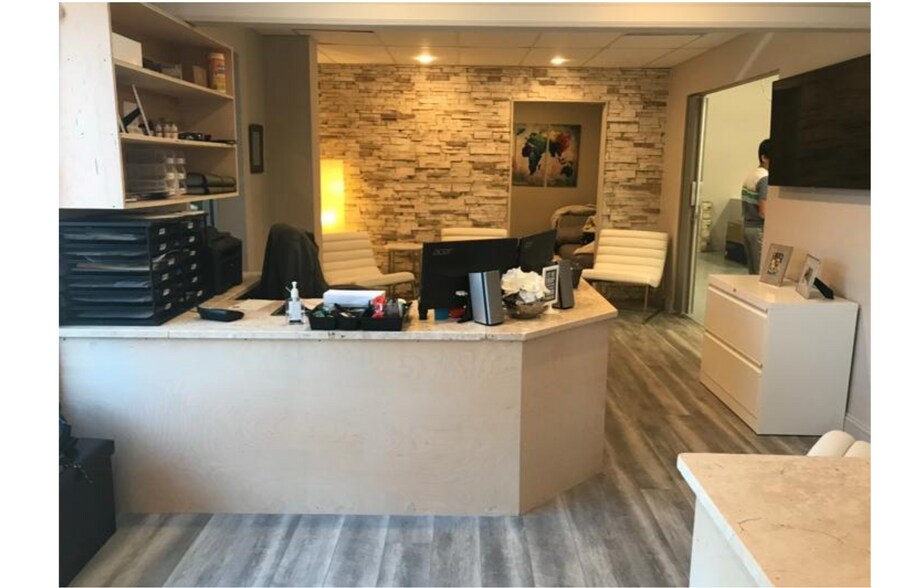 More Photos Of 7 Amy Elsey Dr, Charleston Light Distribution For Lease