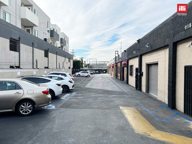 More Photos Of 914-924 N Formosa Ave, Los Angeles Warehouse For Lease