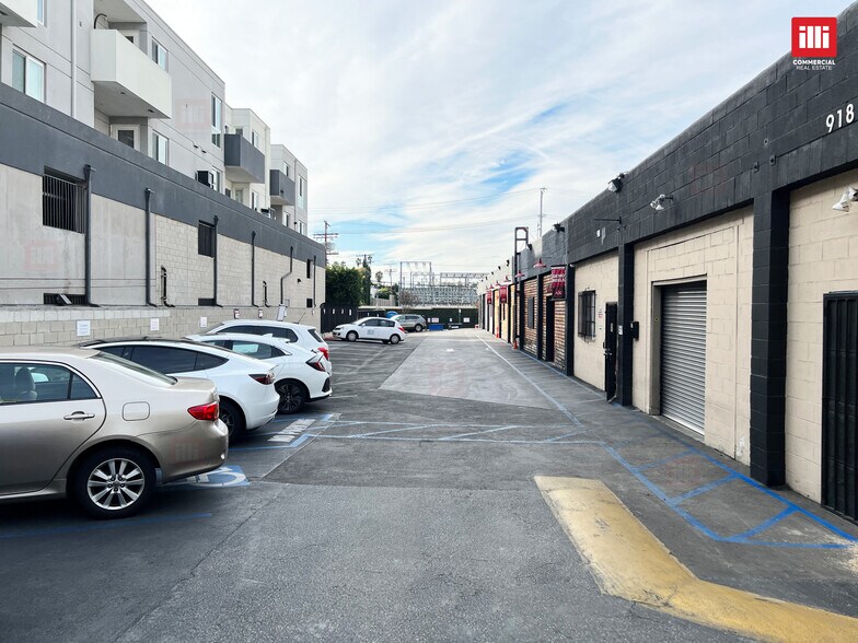 More Photos Of 914-928 N Formosa Ave, Los Angeles Warehouse For Lease