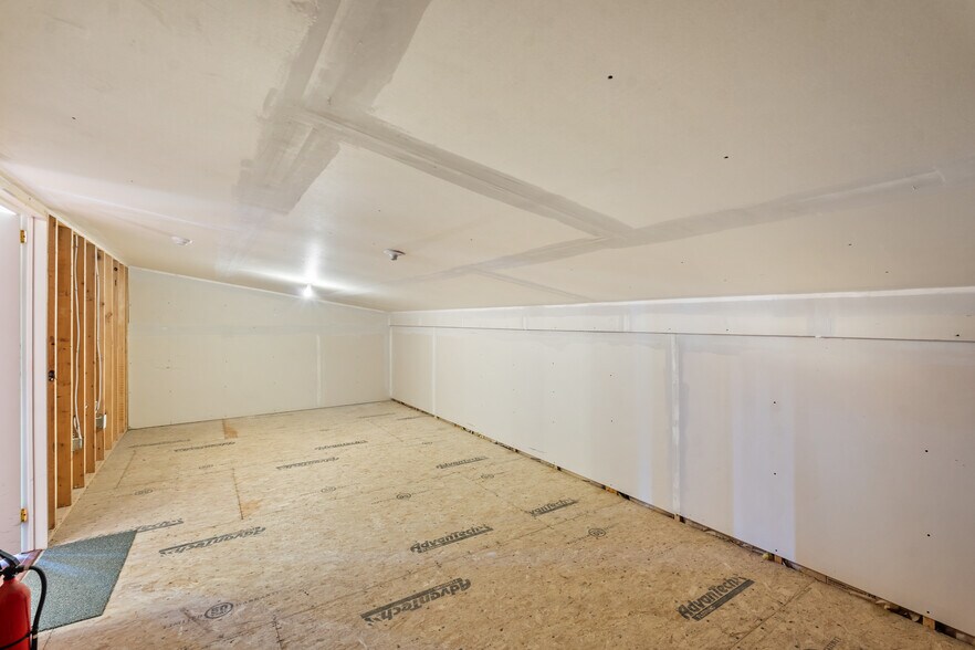 More Photos Of 4647 Reservoir Rd, Geneseo Flex For Sale
