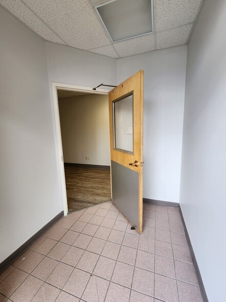 More Photos Of 212 E Manlius St, East Syracuse Freestanding For Lease