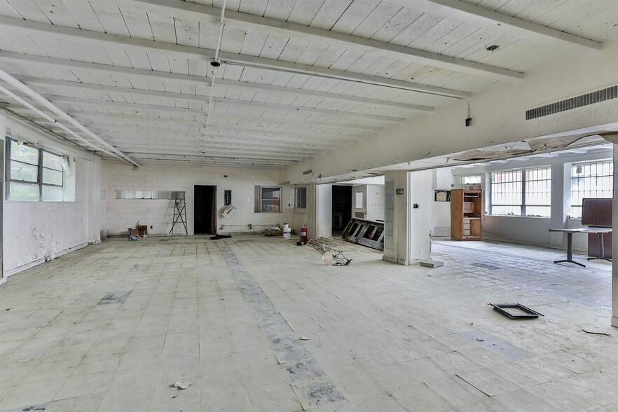 More Photos Of 2130 Newnan St, East Point Schools For Sale