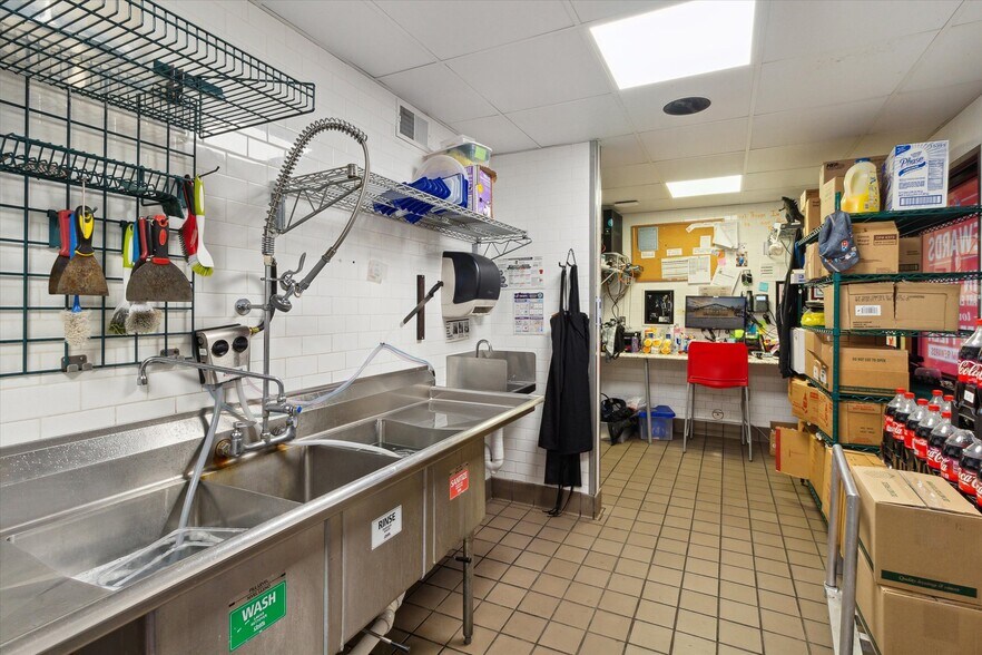 More Photos Of 1380 Wright Ave, Alma Freestanding For Sale