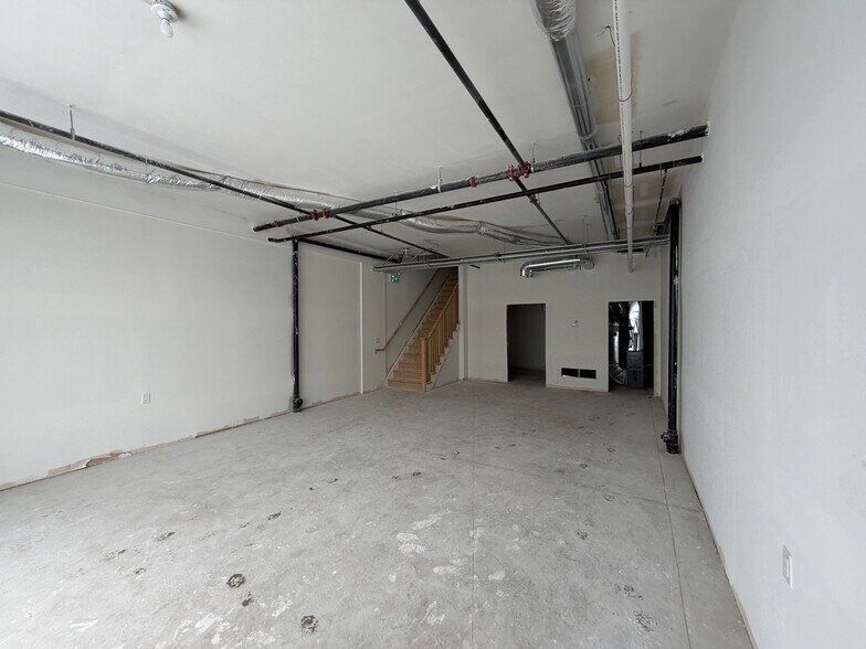 More Photos Of 220 Dissette St, Bradford West Gwillimbury Apartments For Lease