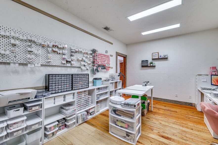 More Photos Of 2684 W US Highway 290, Fredericksburg Warehouse For Sale
