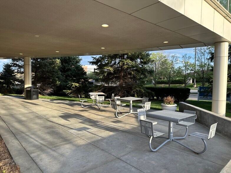 More Photos Of 13710 FNB Pky, Omaha Office For Lease