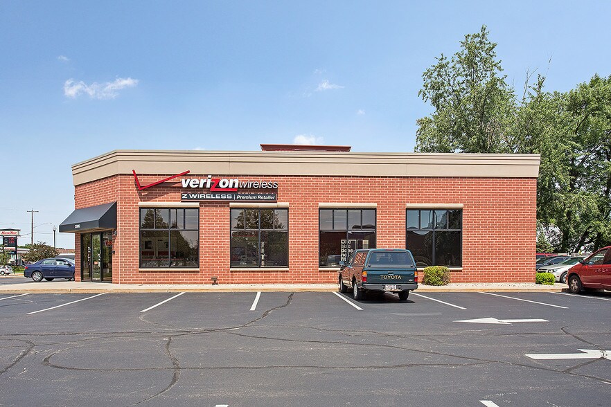 More Photos Of 2010 Jackson St, Oshkosh General Retail For Lease