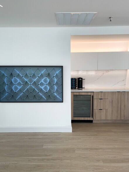 More Photos Of 6001-6003 Tower Ct, Alexandria Office For Sale