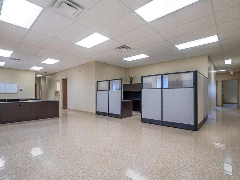 More Photos Of 88 Auto rd, Lloydminster Office For Lease