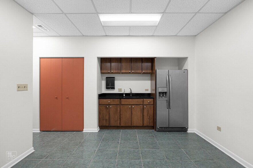 More Photos Of 223 Interstate Rd, Addison Light Manufacturing For Sale