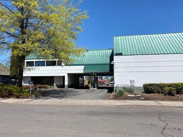 More Photos Of 1701 NE 3rd St, Bend Bank For Lease