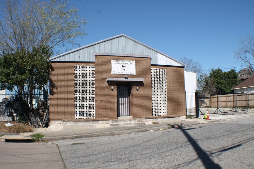 More Photos Of 5517 Dorbrandt St, Houston Warehouse For Sale