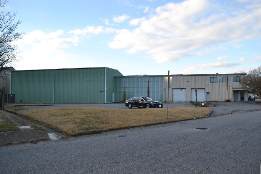 More Photos Of 1447 Gabriel Dr, Norfolk Warehouse For Sale
