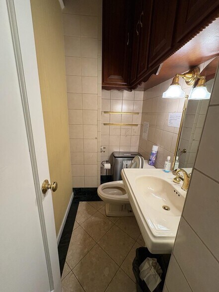 More Photos Of 935 Park Ave, New York Apartments For Lease