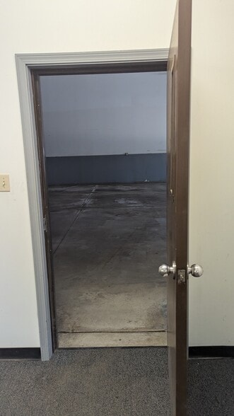 More Photos Of 3657 Lost Nation Rd, Willoughby Warehouse For Lease
