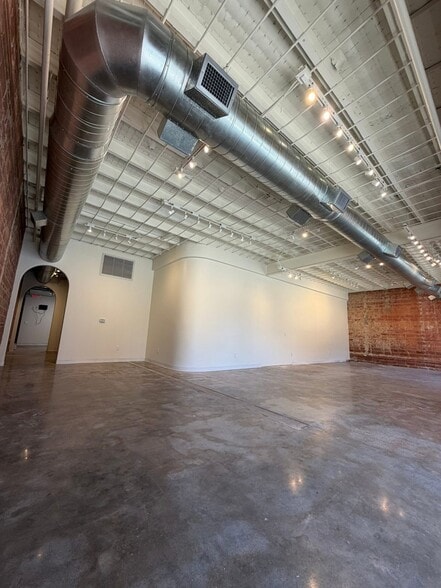 More Photos Of 1207 S Lewis Ave, Tulsa Warehouse For Lease