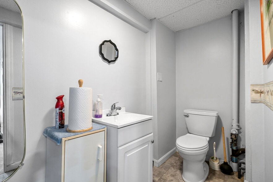 More Photos Of 7-17 School St, Merrimac Apartments For Sale