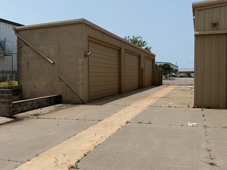 More Photos Of 3120 S Ann Arbor Ave, Oklahoma City Manufacturing For Sale