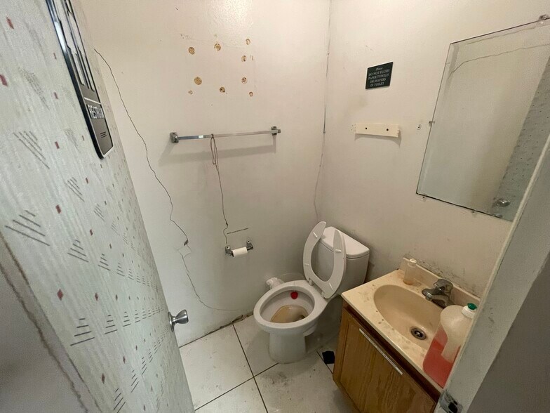 More Photos Of 1800-1812 SW 7th Ave, Pompano Beach Warehouse For Sale