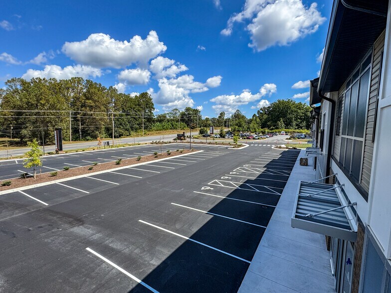 More Photos Of 1043 Gables Dr, Forest Restaurant For Lease