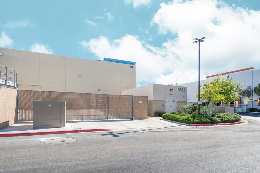 More Photos Of 3838 Civic Center Dr, North Las Vegas Warehouse For Lease