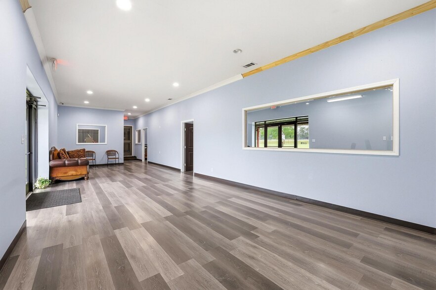 More Photos Of 3301 S State Highway 121, Bonham Showroom For Sale
