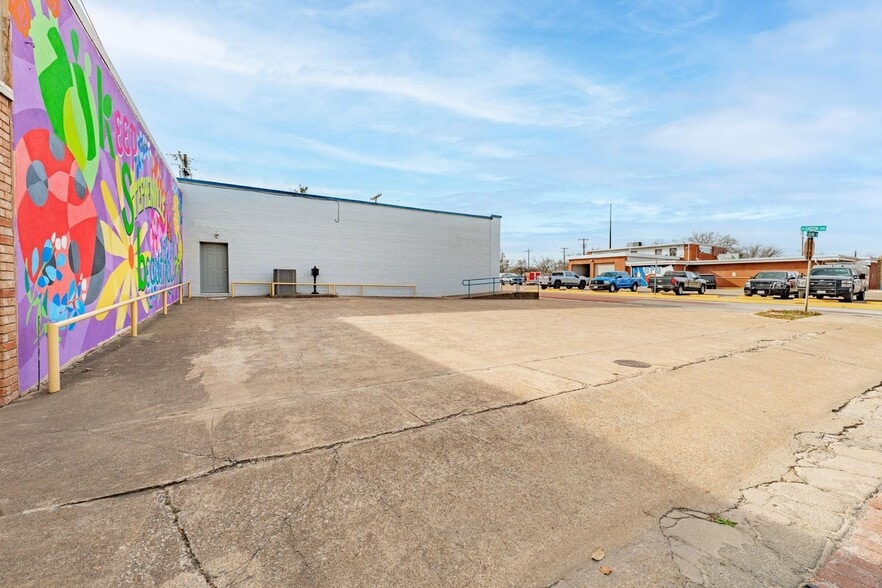 More Photos Of 240 W Green St, Stephenville Office For Sale