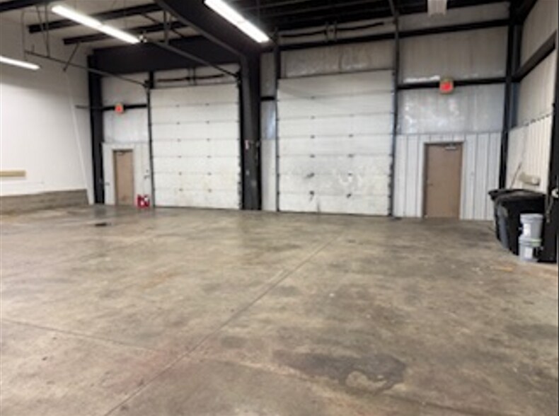 More Photos Of 7701-7711 Affinity Dr, Cincinnati Light Distribution For Lease