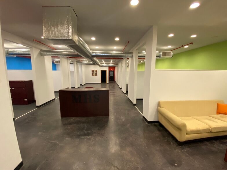 More Photos Of 1501 Iron St, North Kansas City Warehouse For Lease