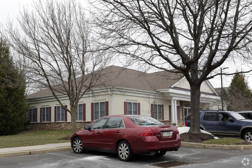 More Photos Of 101 Floral Vale Blvd, Yardley Bank For Lease
