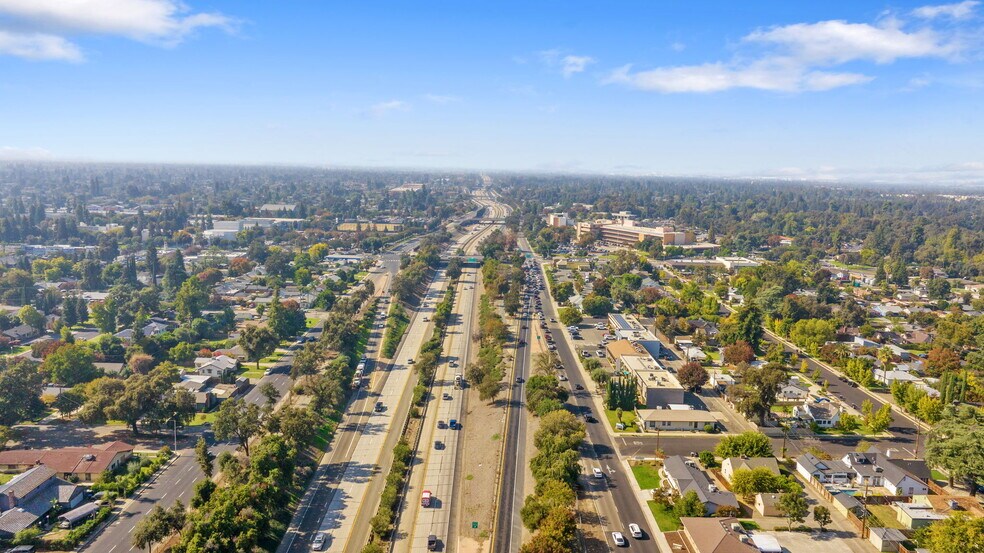 More Photos Of 1606 W Mineral King Ave, Visalia Office For Sale