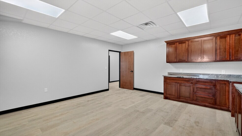 More Photos Of 16511 W Basin St, Odessa Industrial For Lease