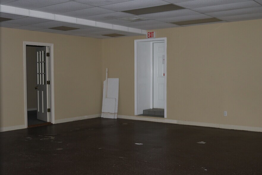 More Photos Of 24-28 S East St, Jasper Storefront Retail Residential For Lease