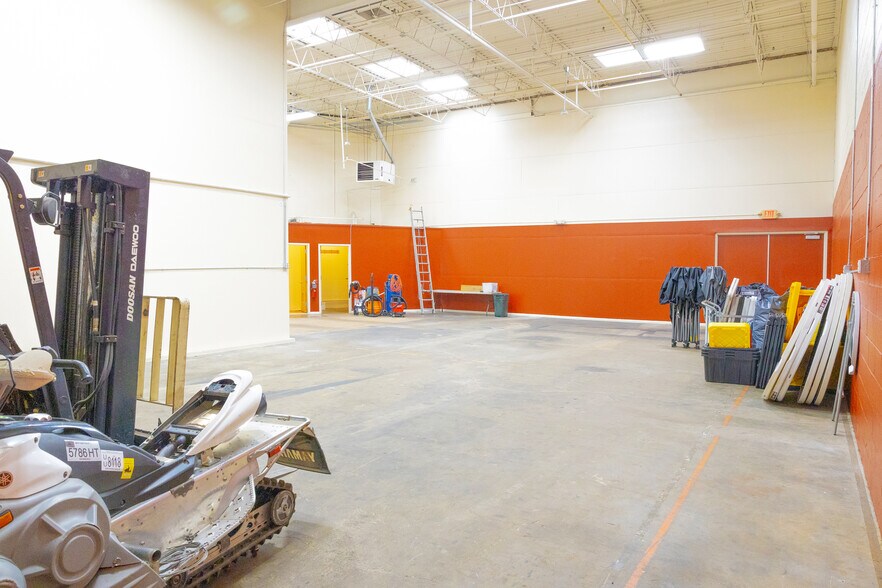 More Photos Of 202-206 Pegasus Ave, Northvale Warehouse For Lease