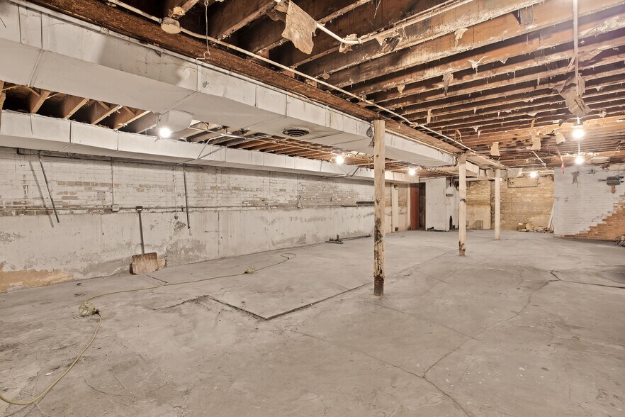 More Photos Of 6743-6753 S Western Ave, Chicago Auto Dealership For Lease