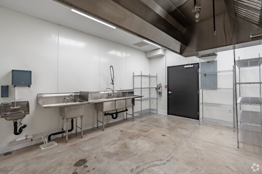 More Photos Of 6222 San Fernando Rd, Glendale Restaurant For Lease