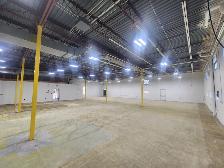 More Photos Of 925 Sherman Ave, Hamden Warehouse For Lease