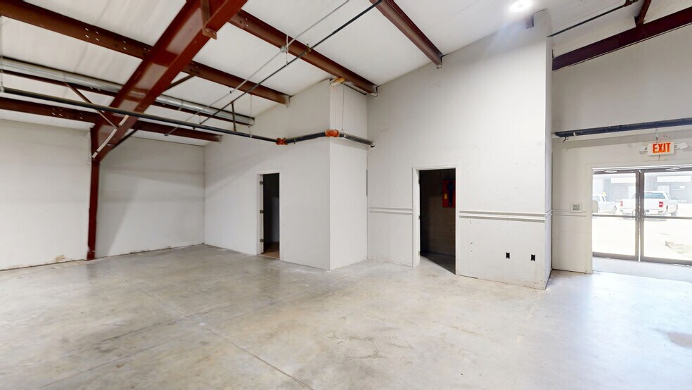 More Photos Of 1604 W Acorn Dr, Rogers Industrial For Lease
