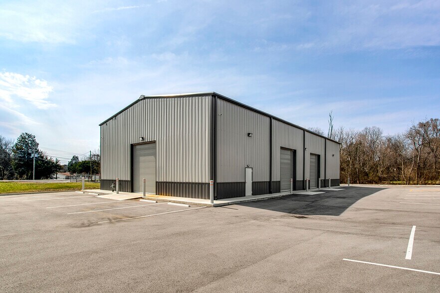 More Photos Of 145 US-70, Lenoir City Flex For Lease