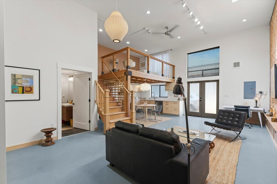 More Photos Of 511 S 1st St, Mount Vernon General Retail For Sale